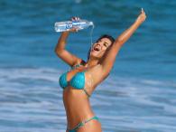 Bruna Tuna rozkosznie w błękitnym bikini